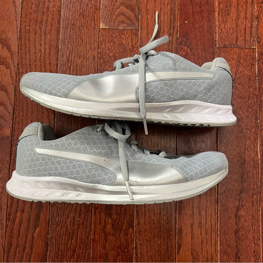 ❌DONATED Puma Silver / Gray Sneakers - size 8.5